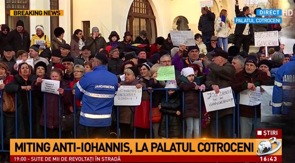 Cele mai spectaculoase imagini de la protestele din Piața Victoriei FOTO 432607