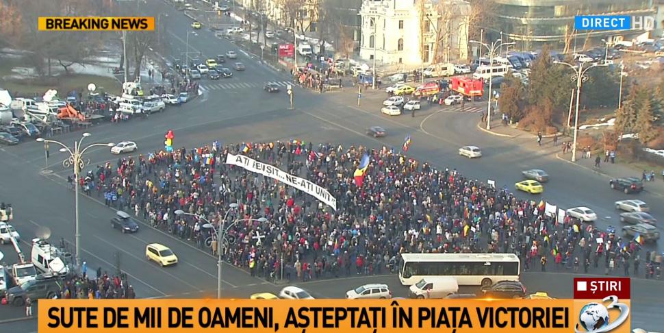 Cele mai spectaculoase imagini de la protestele din Piața Victoriei FOTO 432610