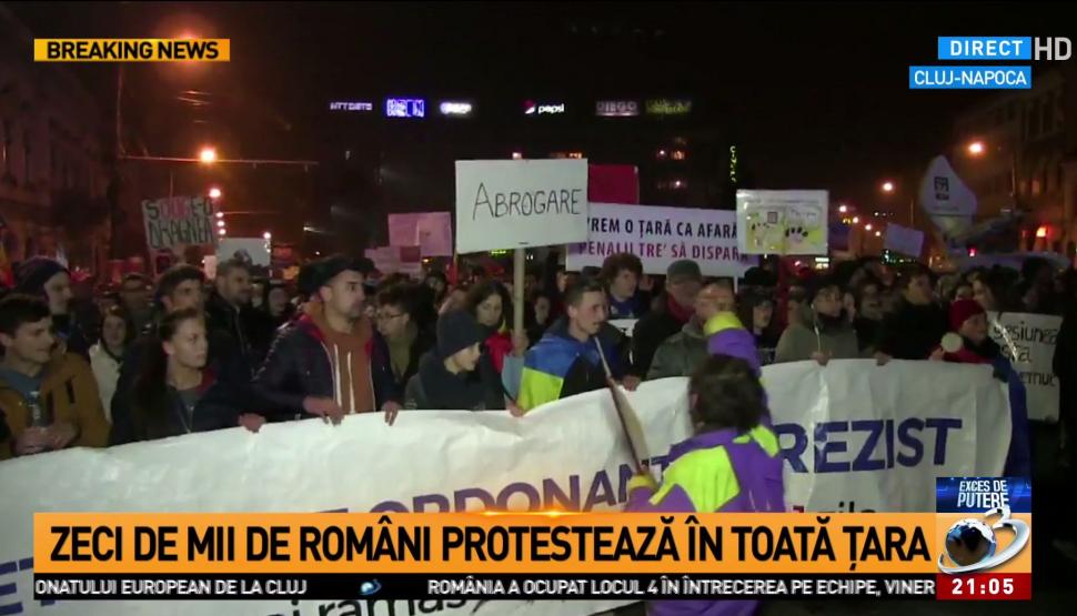 Cele mai spectaculoase imagini de la protestele din Piața Victoriei FOTO 432617