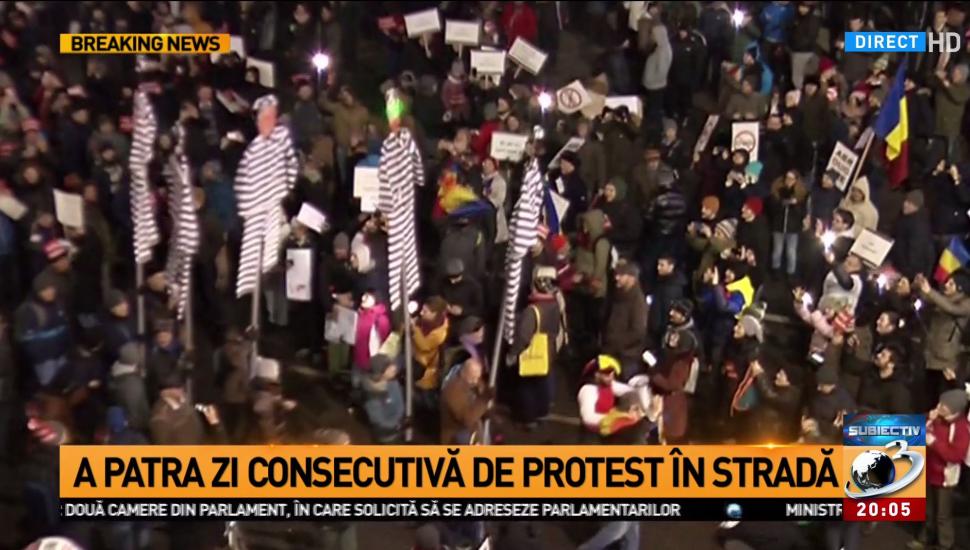 Cele mai spectaculoase imagini de la protestele din Piața Victoriei FOTO 432622