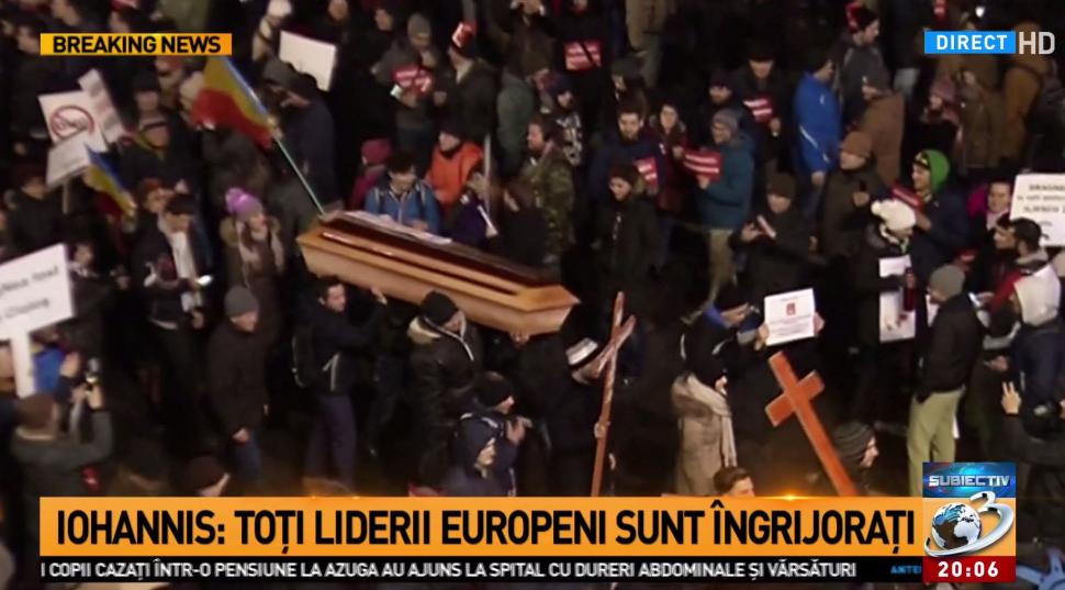 Cele mai spectaculoase imagini de la protestele din Piața Victoriei FOTO 432623