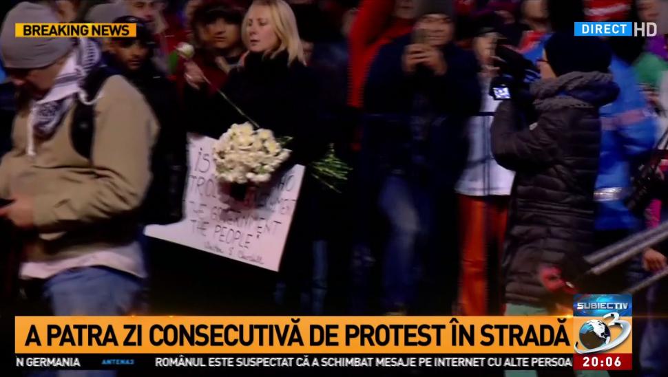 Cele mai spectaculoase imagini de la protestele din Piața Victoriei FOTO 432624