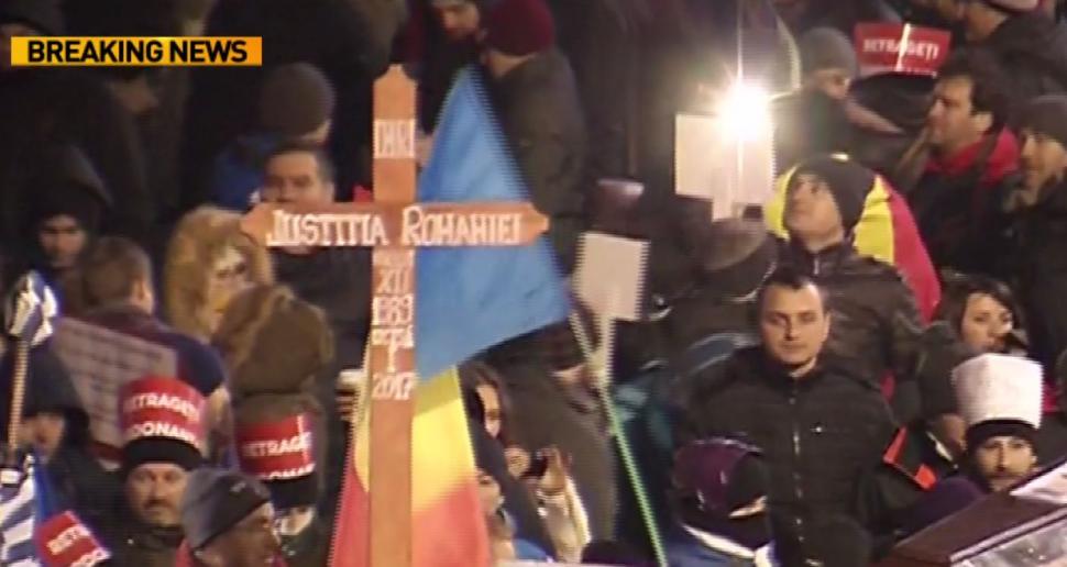 Cele mai spectaculoase imagini de la protestele din Piața Victoriei FOTO 432626