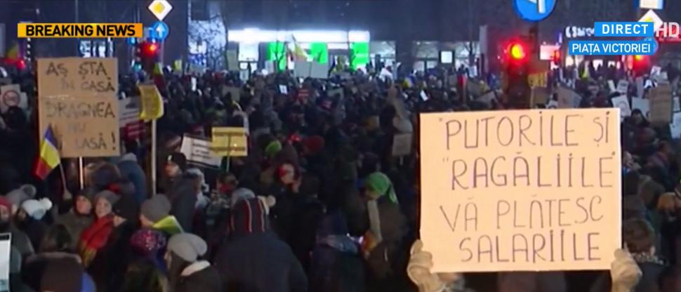 Cele mai spectaculoase imagini de la protestele din Piața Victoriei FOTO 432627