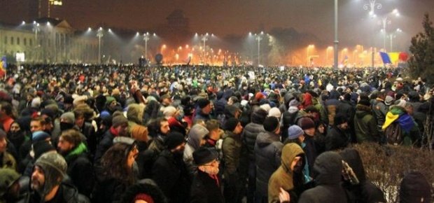 România stârnește uimire în lume. Le Monde: Una dintre puținele țări unde se protestează pentru a susține un procuror 
