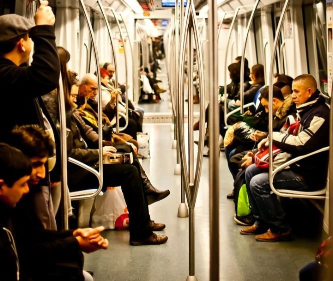 Bărbat în scaun cu rotile, umilit la metrou - VIDEO