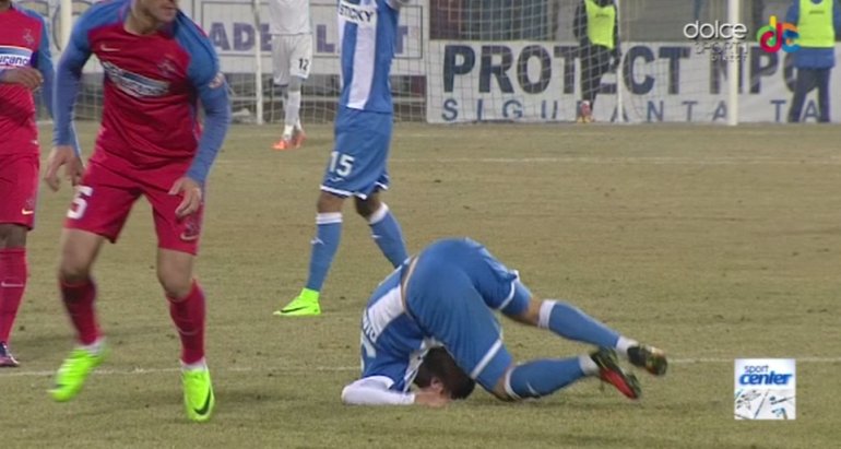 Aproape de tragedie! Imagini terifiante cu doi jucători la CS U Craiova - Steaua