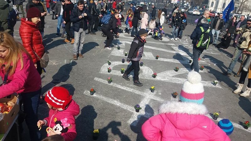 Un nou protest antiguvernamental cu copiii, la București și Brașov