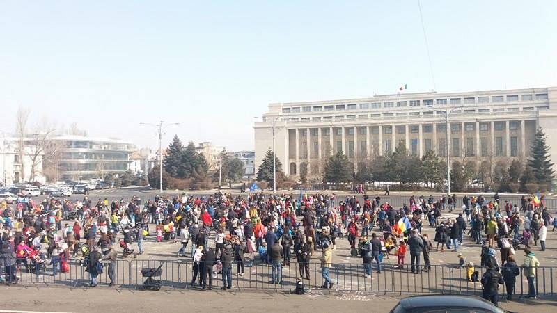 Un nou protest antiguvernamental cu copiii, la București și Brașov 434540