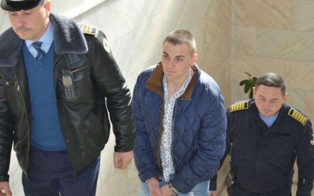 Cum arată acum "liderul" celor șapte violatori din Vaslui, după un an de pușcărie  435205