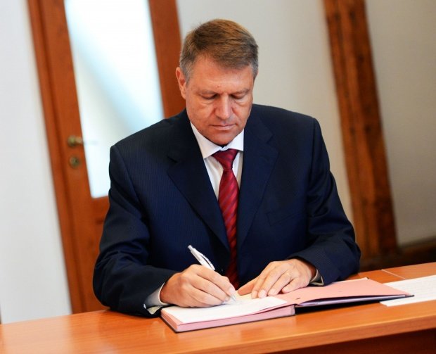 Klaus Iohannis: Voi promulga mâine legile de respingere a OUG 13 și de aprobare a OUG 14 