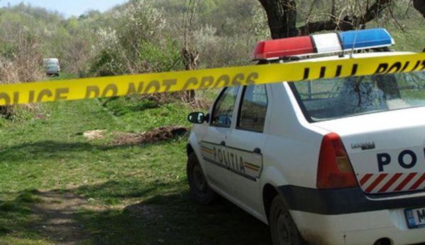 Cadavrul unui bărbat, găsit de trecători într-un pârâu din Botoşani