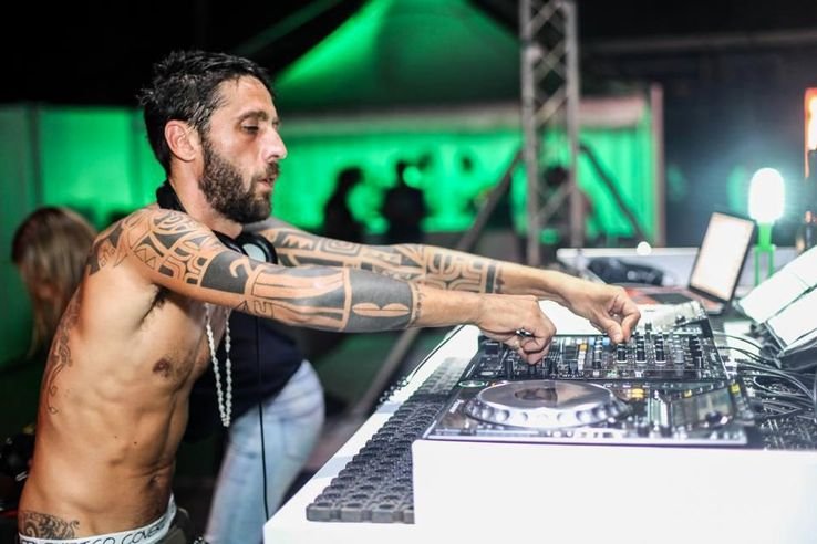 Un DJ celebru şi-a şocat fanii, după ce a decis să se sinucidă asistat. Muzicianul a rămas paralizat în urma unui cumplit accident