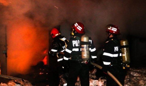 Acoperișul unui mall din Arad s-a prăbușit, în urma unui incendiu