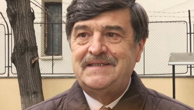Toni Greblă, fost judecător al Curţii Constituţionale, în fața instanței. Este acuzat de infracțiuni de corupție