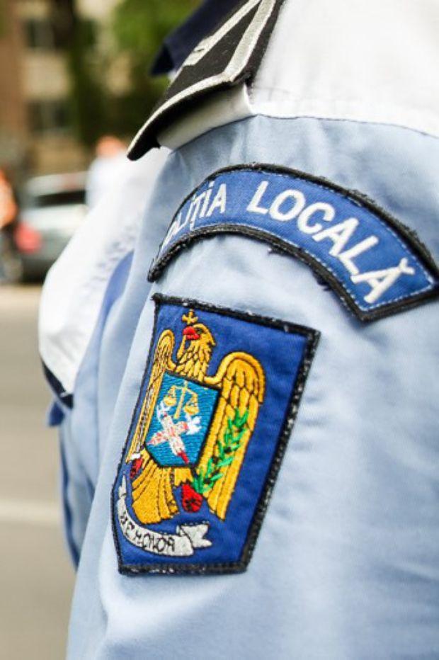 Tricolor greșit pe cravatele polițiștilor din Focșani