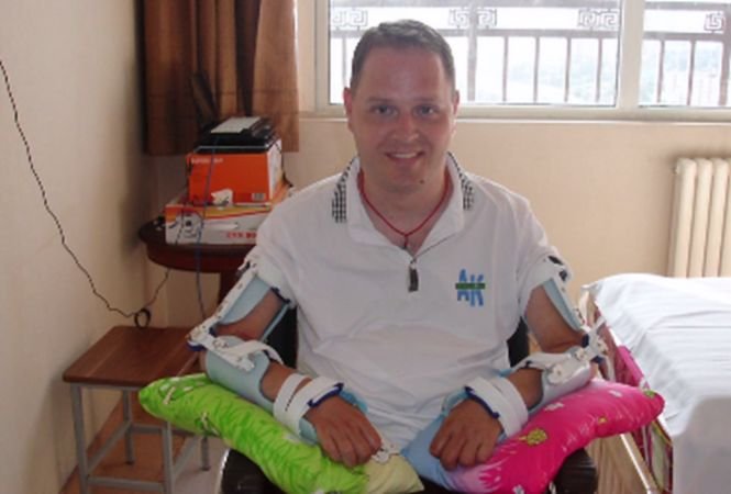 Donează 2 euro pentru Răzvan Iordache la 8826! După 22 de ani în scaunul cu rotile, are șansa de a merge din nou