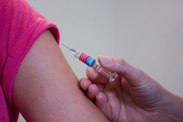 Ministrul Sănătății îi îndeamnă pe părinți să îşi vaccineze copiii