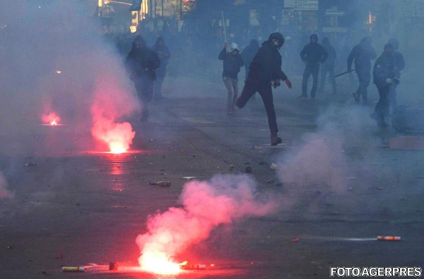 Numeroşi răniţi în urma unor ciocniri între poliţie şi manifestanţi în Georgia