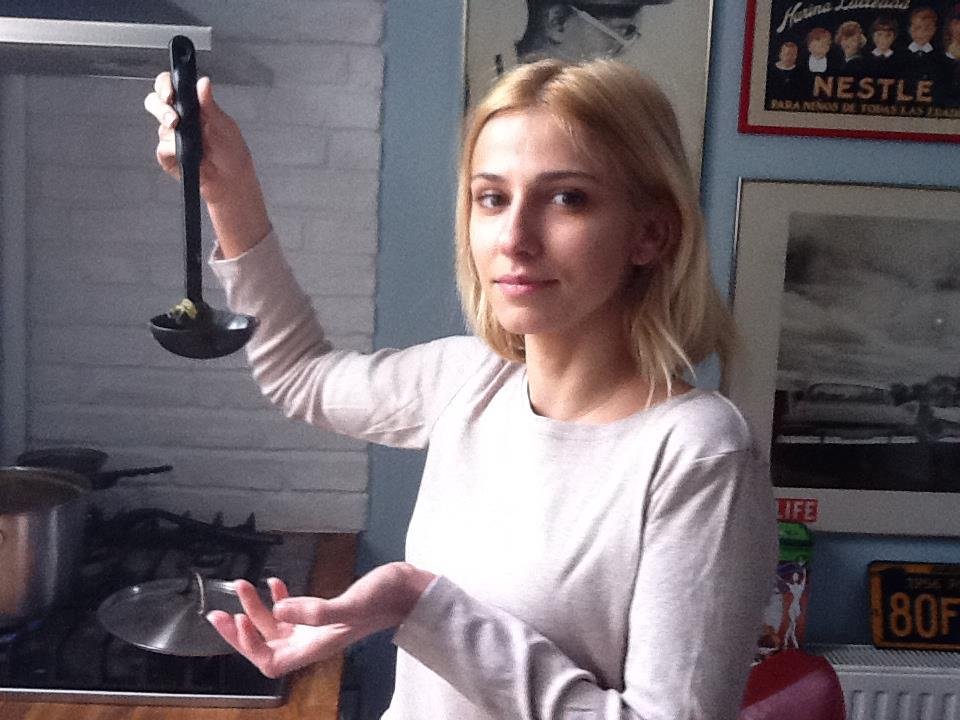 Dana Rogoz, atacată dur de o prietenă virtuală: „Ar trebui să te împuști în cap”