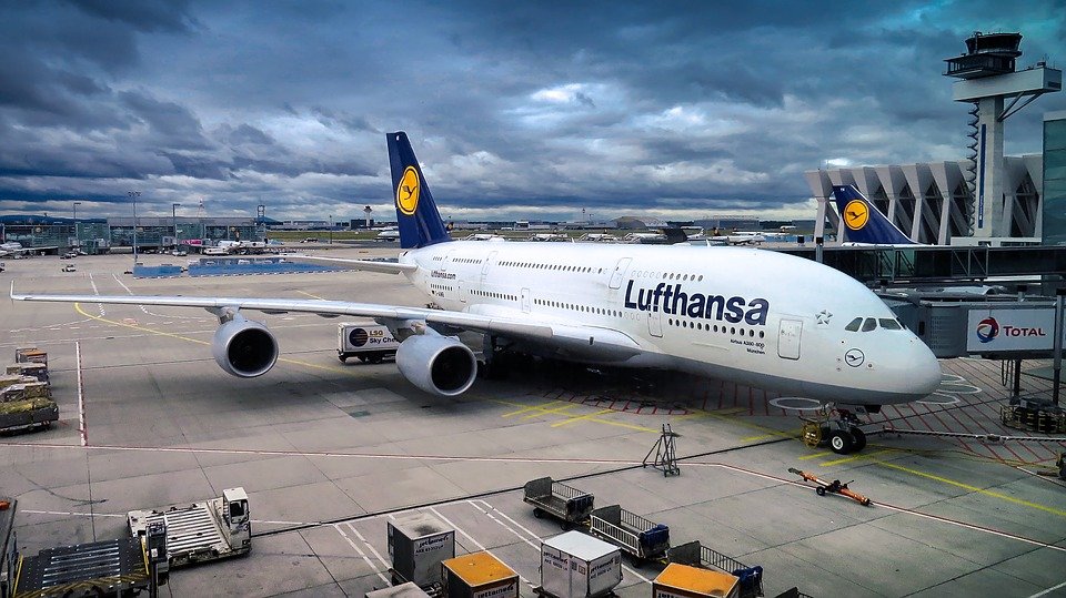 Lufthansa aprobă majorarea salariilor pentru piloți, după cinci ani de negocieri