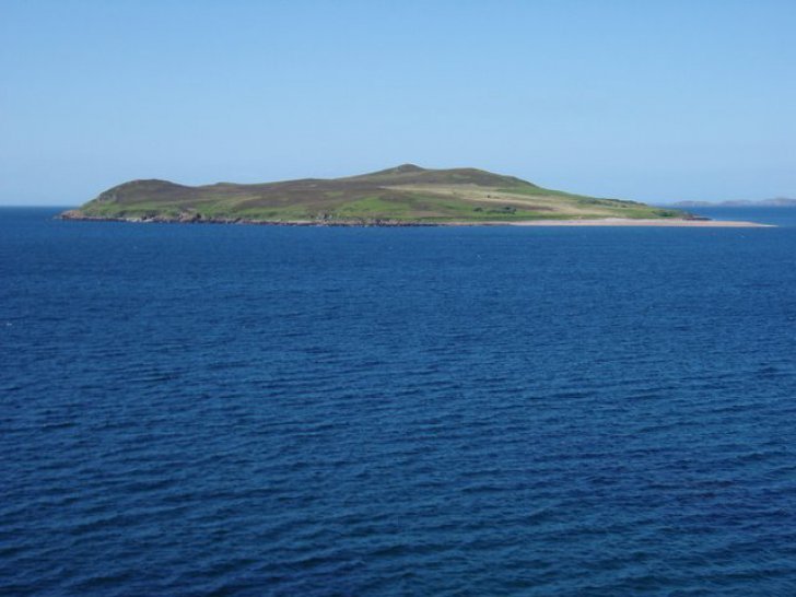 Insula britanică pe care nu a mai călcat nimeni de peste 70 de ani. Ce se întâmplă dacă pui piciorul acolo 
