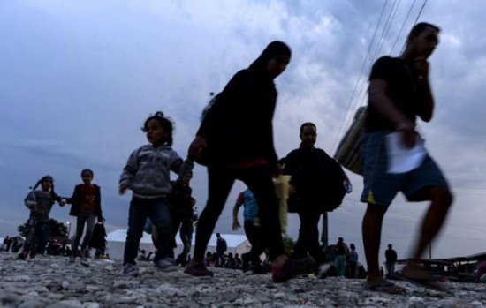 Turcia amenință să trimită lunar 15.000 de migranți în Europa