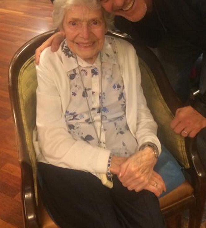 Surpriză uriașă pentru o bătrână de 87 de ani. Cine a vizitat-o la azil. „Un gest extraordinar din partea unui om extraordinar”