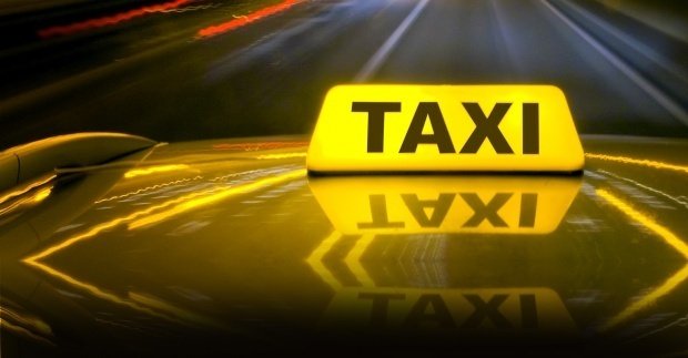 Bucureștean bătut cu bâta de un taximetrist, după ce i-a cerut bon fiscal - VIDEO