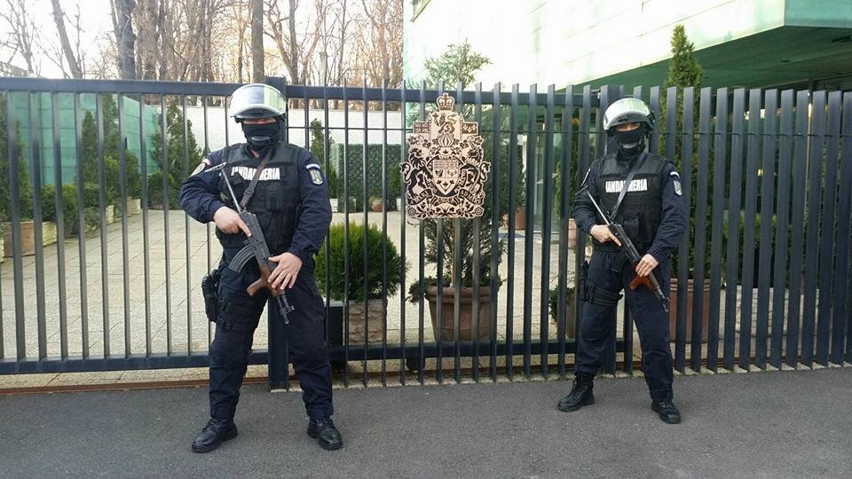 Jandarmeria Bucureşti a suplimentat dispozitivele de pază la Ambasada Marii Britanii