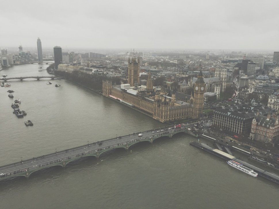 Un bărbat s-a oprit în mijlocul victimelor atacului terorist din Londra și și-a făcut selfie. „E strigător la cer!” FOTO în articol