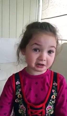 O fetiţă a reuşit să cucerească Internetul cu convingerea sa! Este de-a dreptul adorabilă (VIDEO)