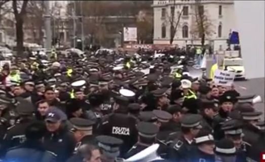 Sindicaliștii din poliție au protestat a doua zi consecutiv, cerând ”salarii decente”