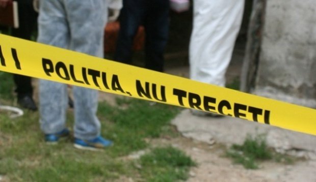 Crimă înfiorătoare într-un sat din Hunedoara: o femeie a fost decapitată de soţ, iar cadavrul ei incendiat. Bărbatul a vrut să se omoare