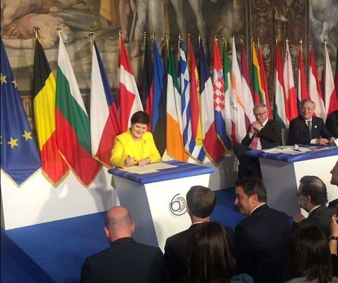 Moment surprinzător la semnarea Declarației de la Roma. Gestul premierului polonez face înconjurul lumii - VIDEO