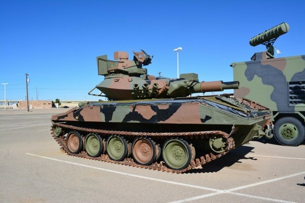 Rusia a desfăşurat zeci de tancuri grele şi echipamente militare în apropiere de Ucraina