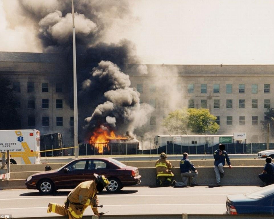 FBI publică noi fotografii de la atentatele din 11 septembrie 2001. Ce s-a întâmplat, de fapt, la Pentagon - Galerie FOTO