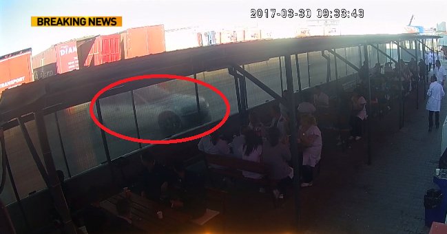 Primele imagini ale accidentului din Argeș în care mai mulți muncitori au fost spulberați de o mașină scăpată de sub control