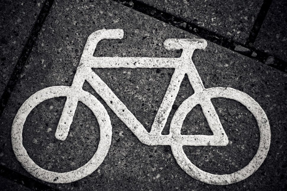 Accident grav în Capitală! Un biciclist a murit, după ce roata din față a explodat