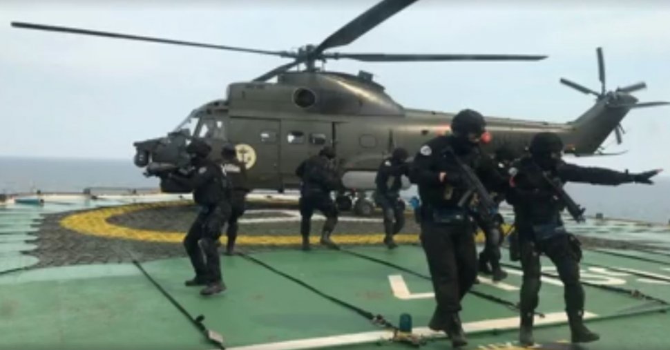 Exerciţiu antitero în Marea Neagră: Platformă petrolieră românească luată cu asalt de teroriști