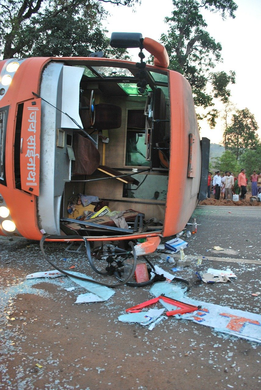 Un autobuz cu elevi, implicat într-un accident rutier în Suedia: trei morţi