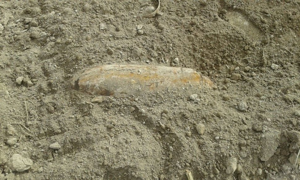 O bombă a fost găsită pe un câmp din Braşov 