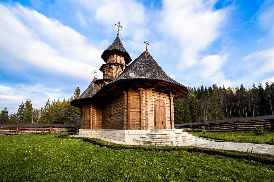 Cinci destinaţii din România unde veți descoperi tradiţii inedite de Paște 