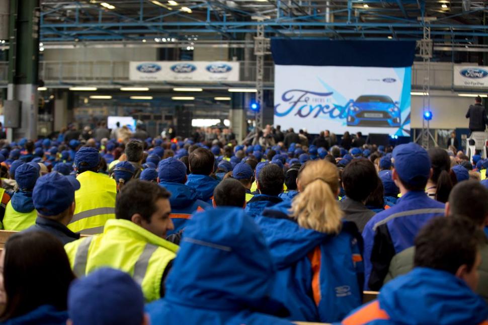 Ford face angajari la fabrica din Craiova. Sunt disponibile aproape o mie de locuri de muncă