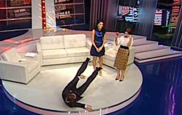 A căzut în platoul emisiunii! Ce a păţit Mădălin Ionescu în direct 443251