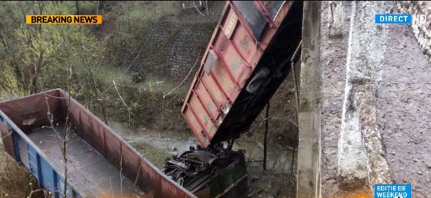 Grav accident feroviar în Hunedoara. Două persoane au murit. Primele imagini ale catastrofei
