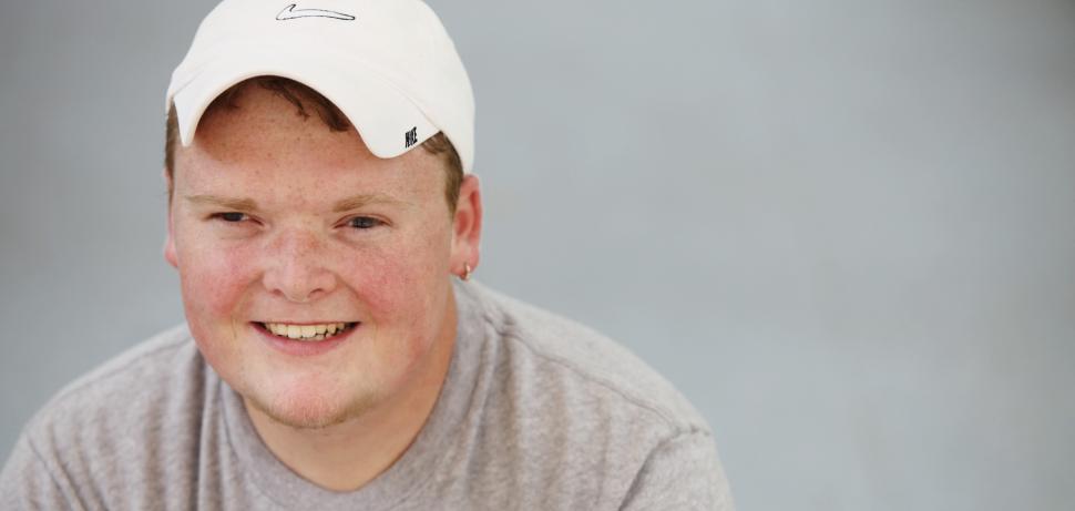 Incredibil! Ce s-a ales de băiatul care atunci când a împlinit un an de zile cântărea 23 de kilograme! Acum are 15 ani şi e de nerecunoscut 443762