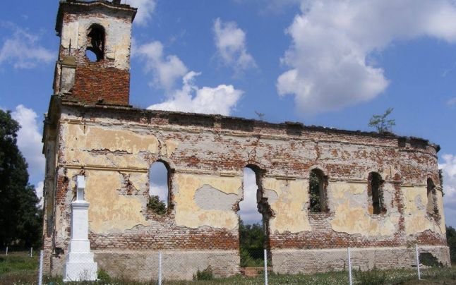 Satul fantomă din România care refuză să moară. Localitatea a dispărut de pe hartă, nu însă şi din inimile fiilor satului