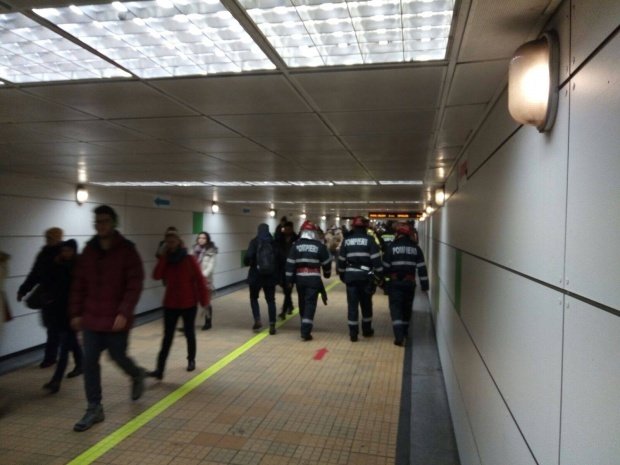 Circulaţia metroului între staţiile Ştefan cel Mare şi Gara de Nord a fost reluată în condiţii normale, după ce a fost scoasă apa din tunel 