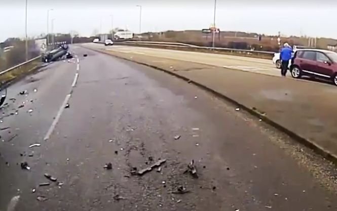 Imagini halucinante fimate pe o șosea. Ce a făcut o șoferiță care avea un bebeluș în mașină. „E o minune că nu a murit nimeni!”